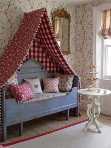 Gustavian style sitting room