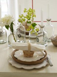 Gustavian style table setting